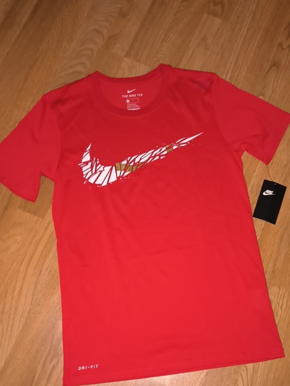 Nike Red Short-Sleeve Dri-FIT Graphic Swoosh Tee ♥️ resellers Bundle!!!
